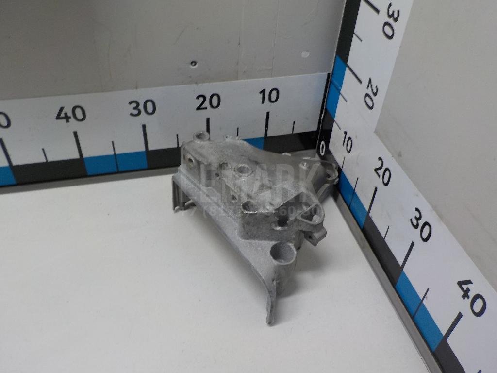 Кронштейн двигателя правый для  Audi A4 [B9] 2015