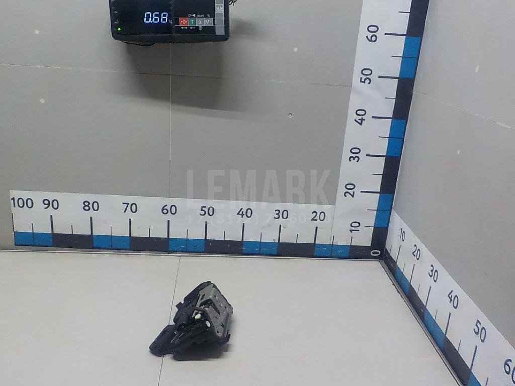 Замок двери задней левой