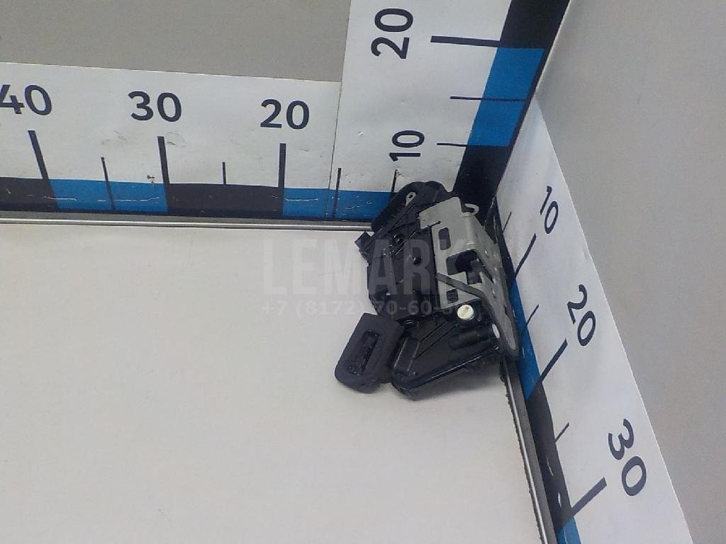 Замок двери задней левой