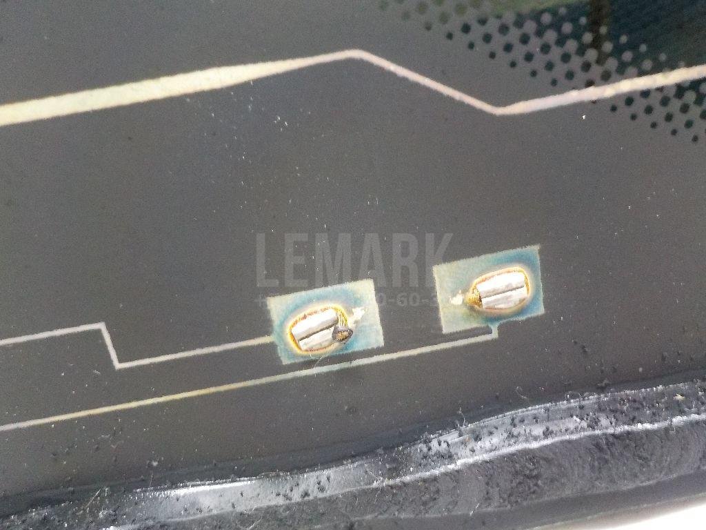 Стекло двери багажника