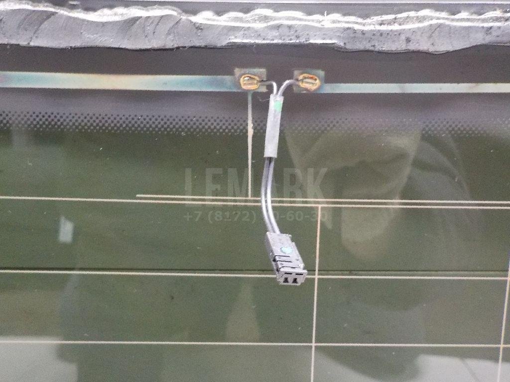 Стекло двери багажника