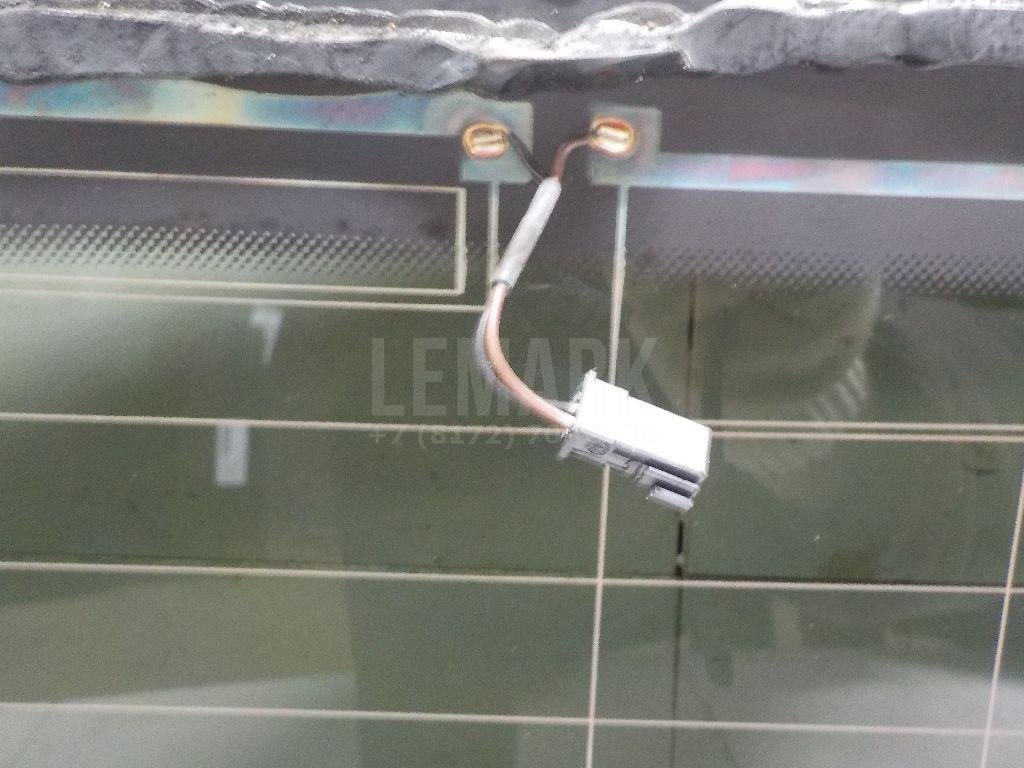 Стекло двери багажника