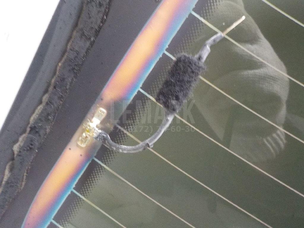 Стекло двери багажника