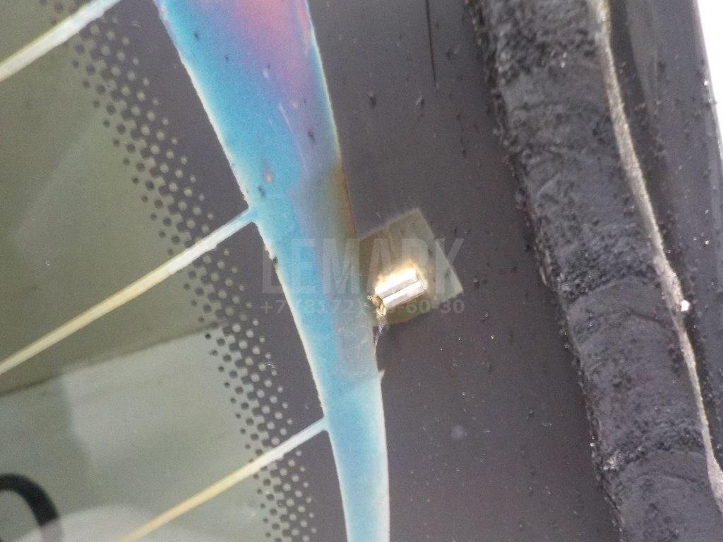 Стекло двери багажника