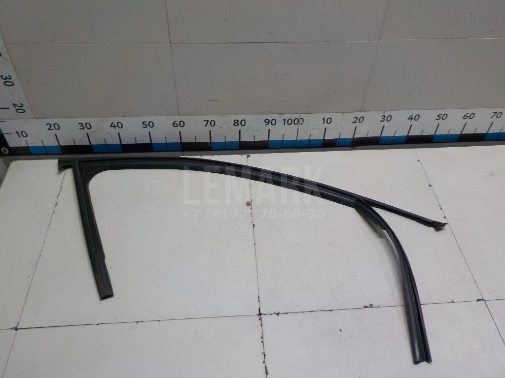 Уплотнитель стекла двери для  Audi A4 [B8] Allroad 2009-2015