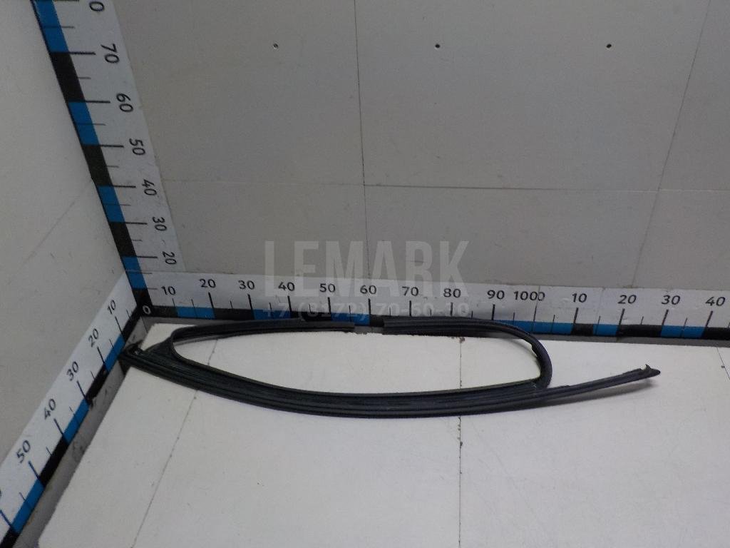 Уплотнитель стекла двери для  Audi A4 [B8] Allroad 2009-2015