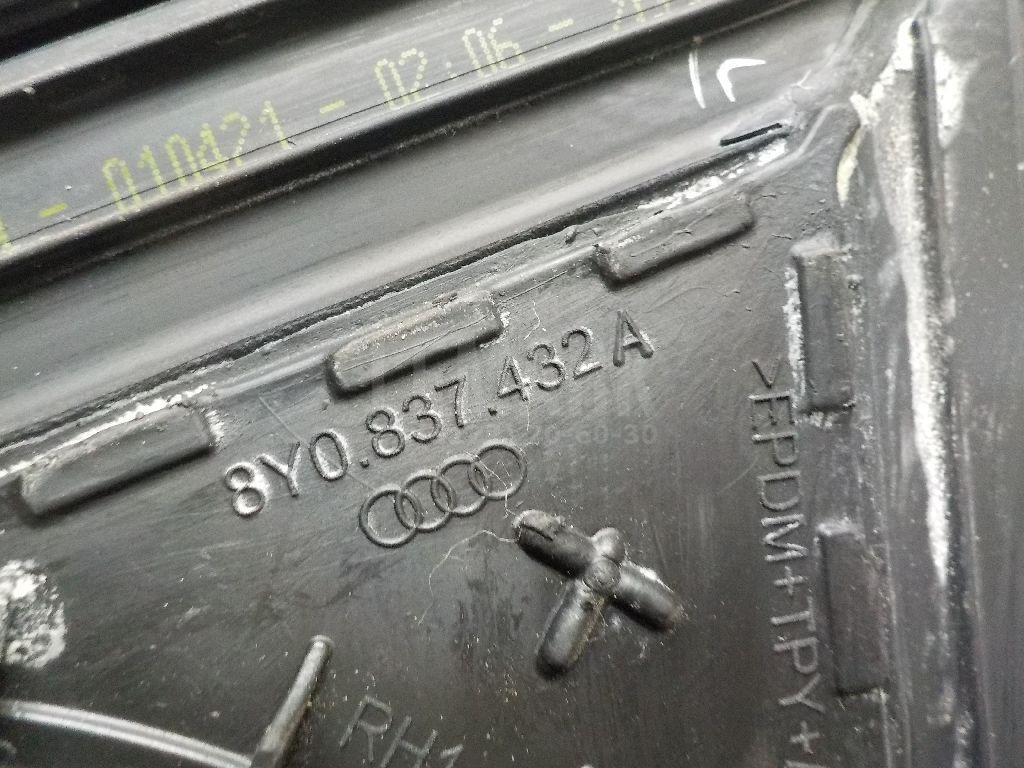 Уплотнитель стекла двери для  Audi A4 [B8] Allroad 2009-2015