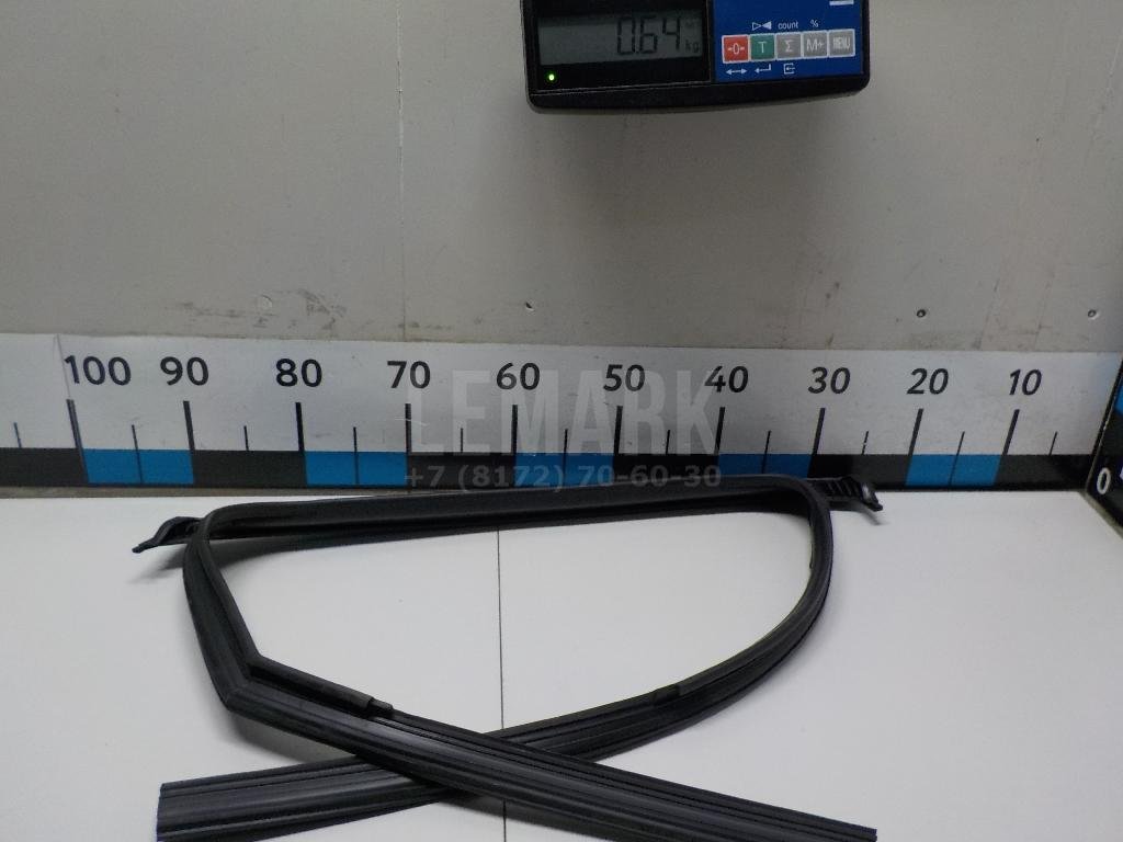 Уплотнитель стекла двери для  Audi A4 [B7] 2005-2007