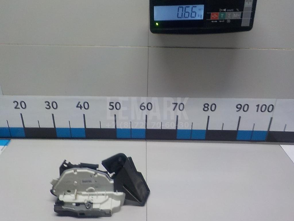 Замок двери задней левой