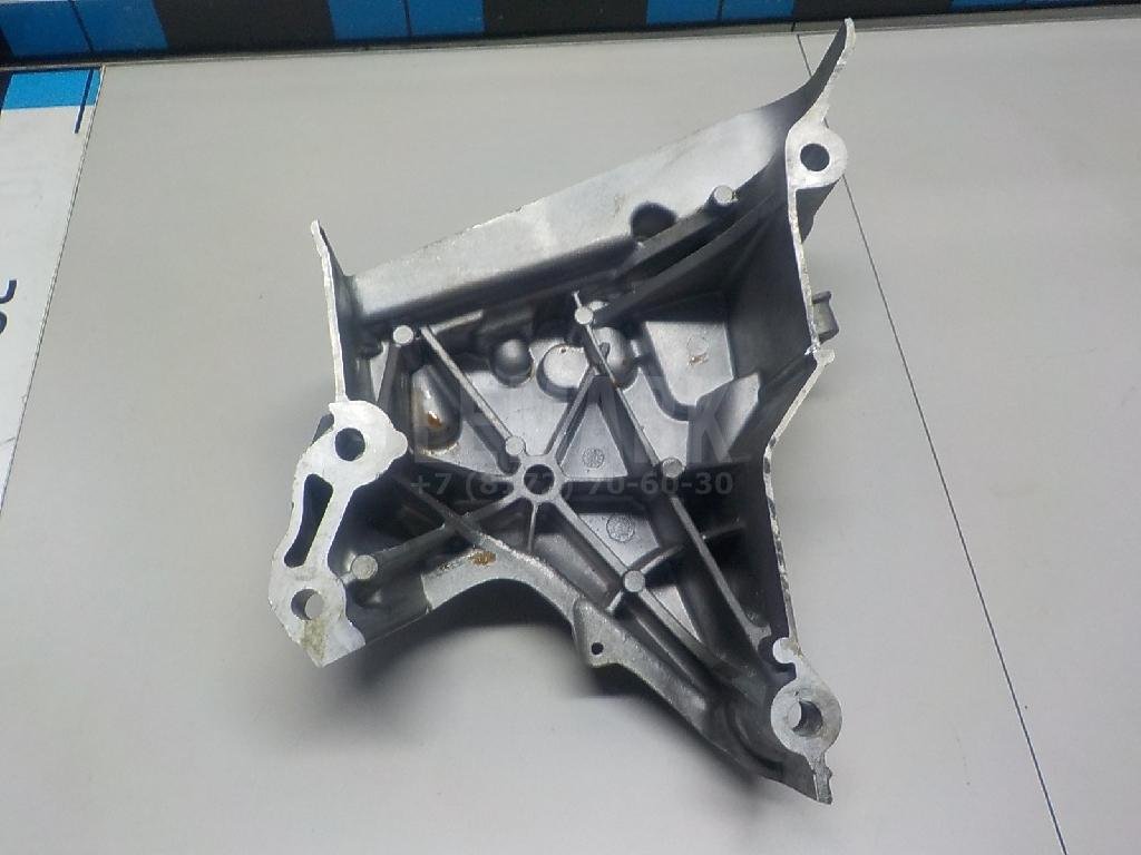 Кронштейн двигателя правый для  Audi A4 [B8] Allroad 2009-2015