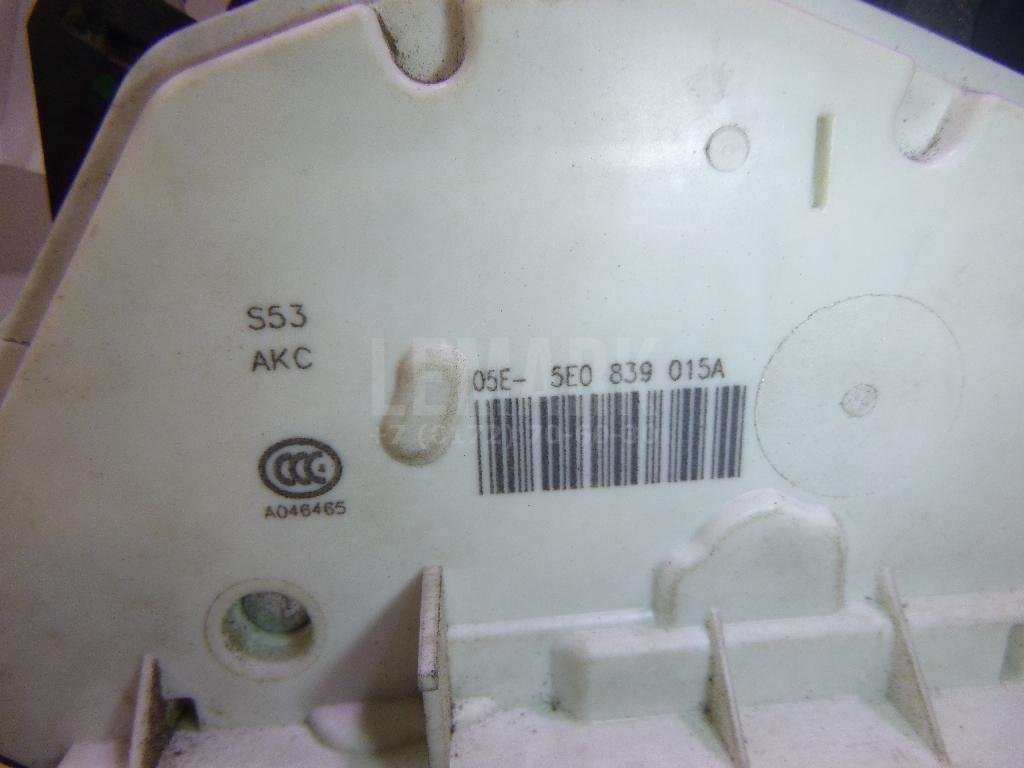 Замок двери задней левой