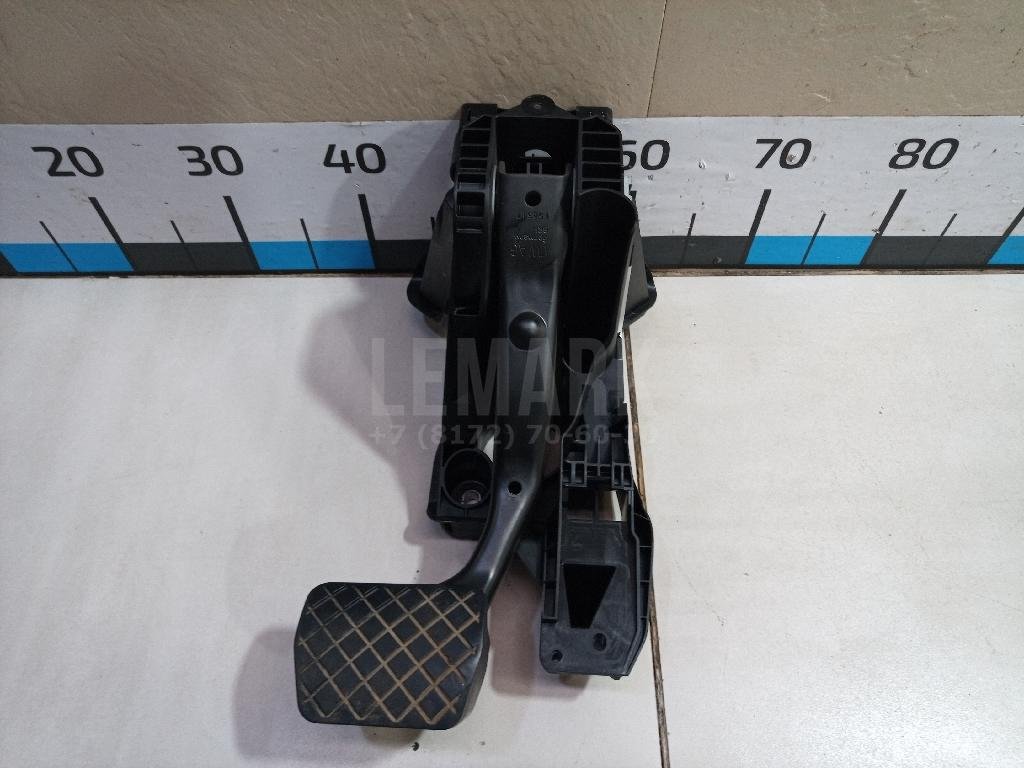 Педаль тормоза