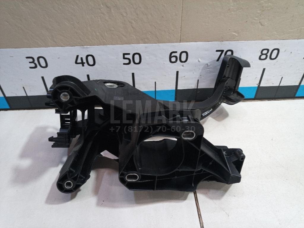 Педаль тормоза