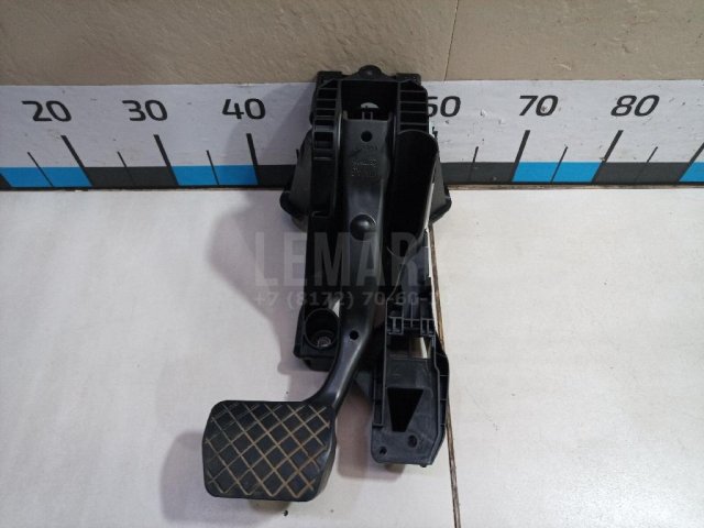 Педаль тормоза