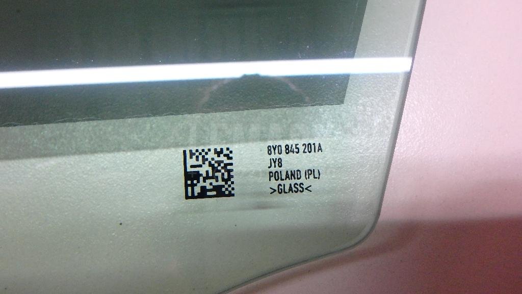 Стекло двери передней левой