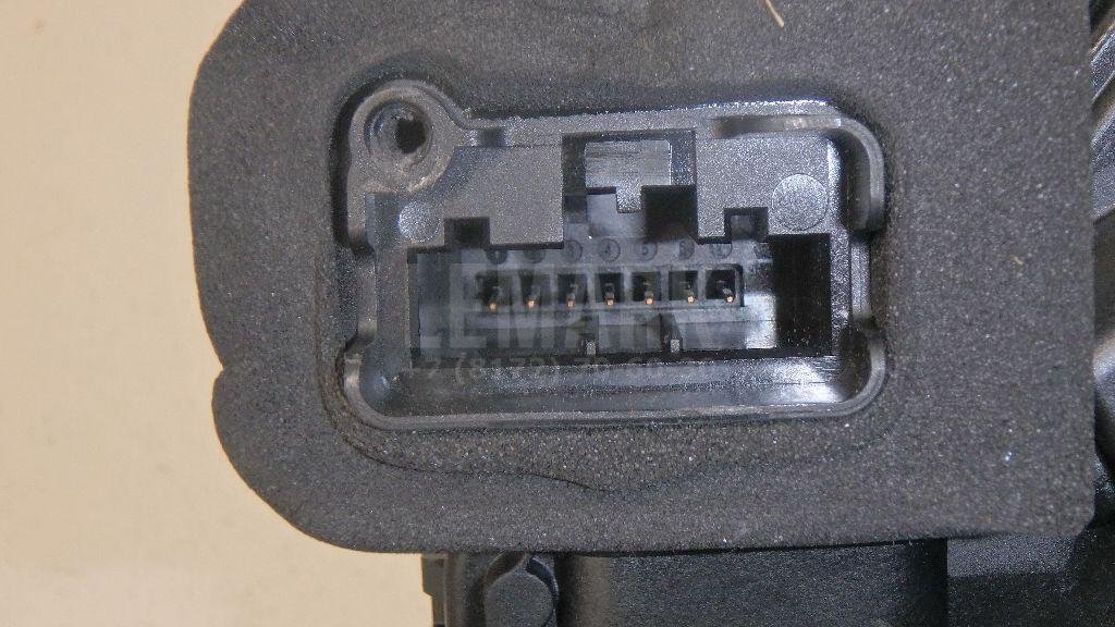 Замок двери задней левой