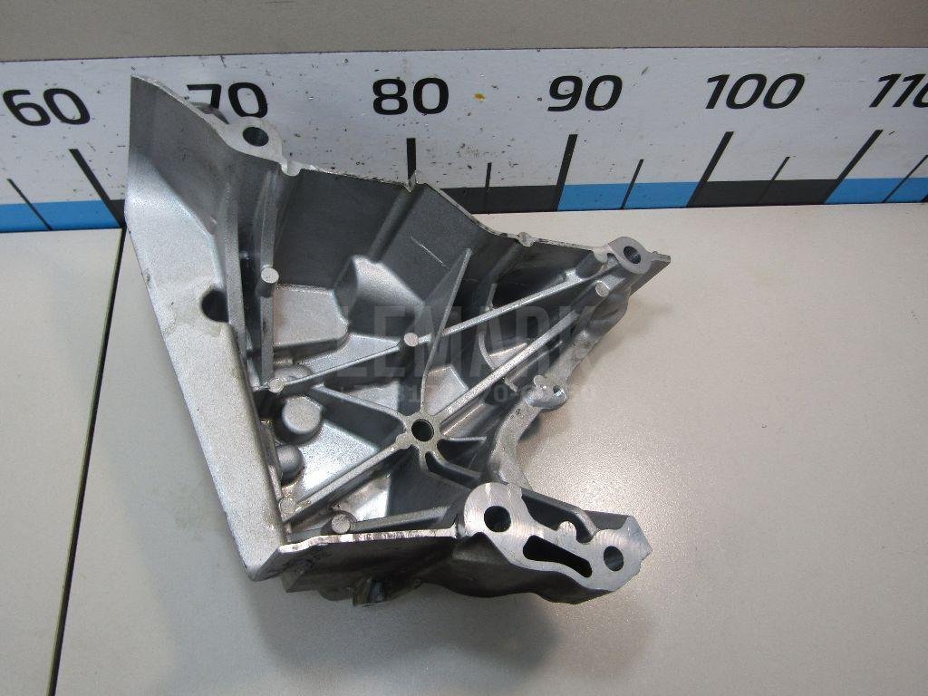 Кронштейн двигателя правый