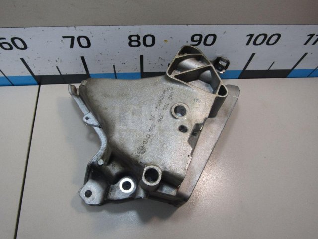 Кронштейн двигателя правый