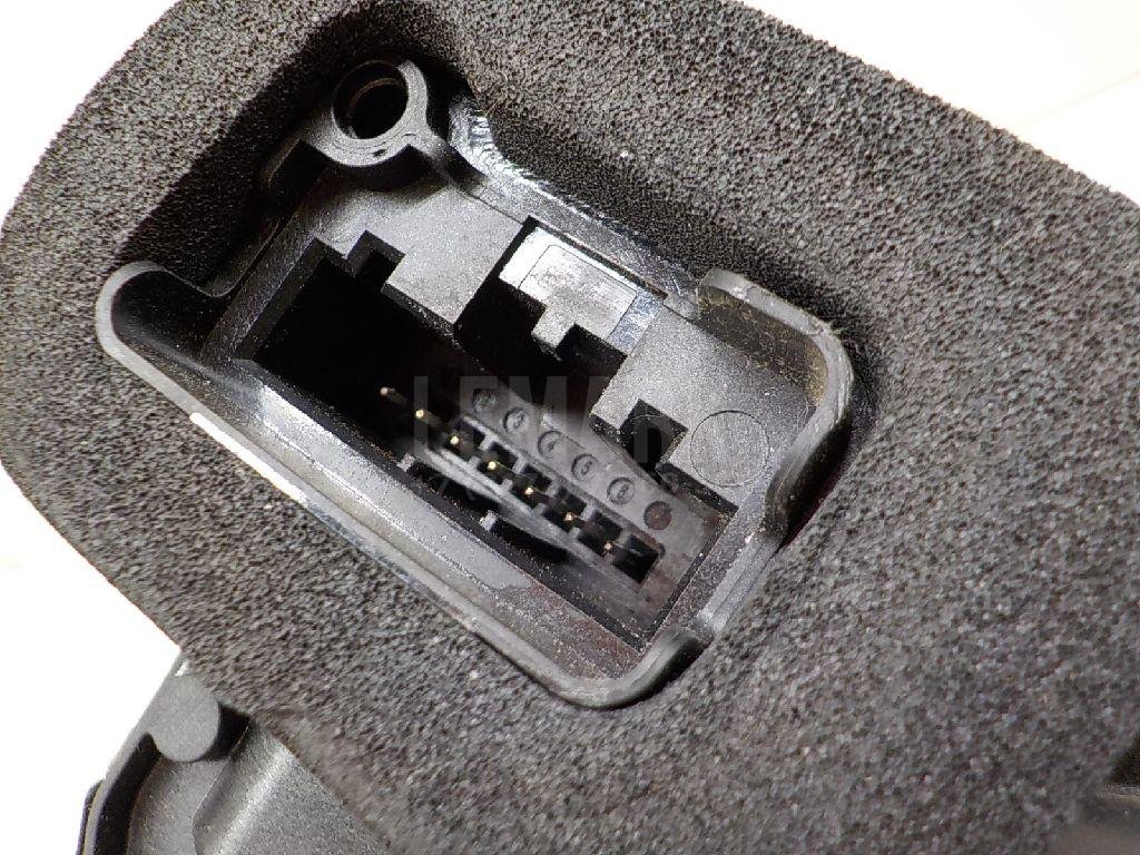 Замок двери задней левой