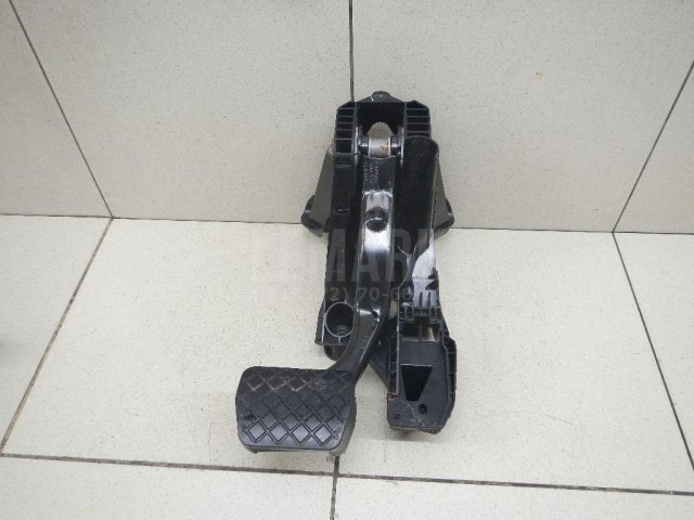 Педаль тормоза