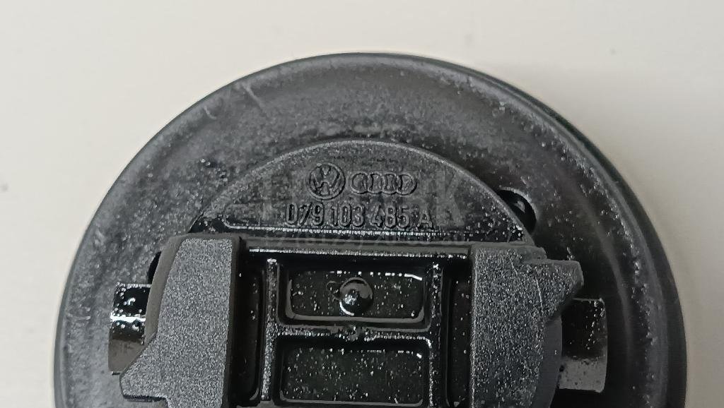 Крышка маслозаливной горловины