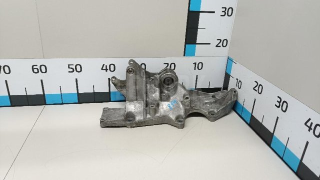 Кронштейн генератора