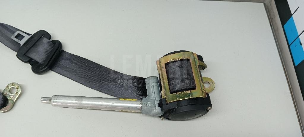 Ремень безопасности с пиропатроном