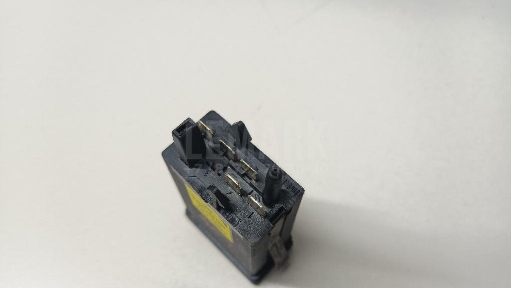 Кнопка обогрева заднего стекла