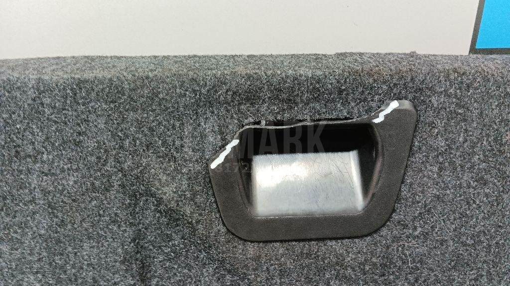 Обшивка крышки багажника