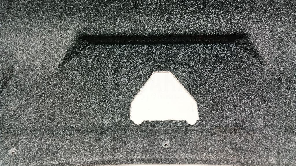 Обшивка крышки багажника