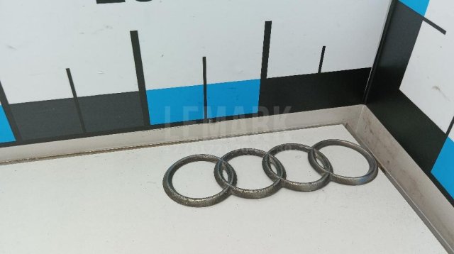 Эмблема на крышку багажника