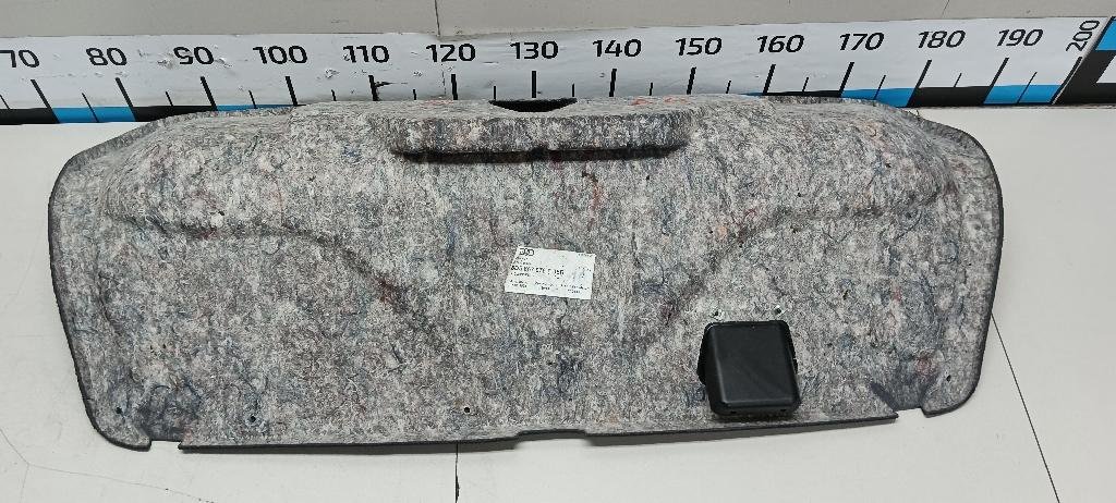 Обшивка крышки багажника