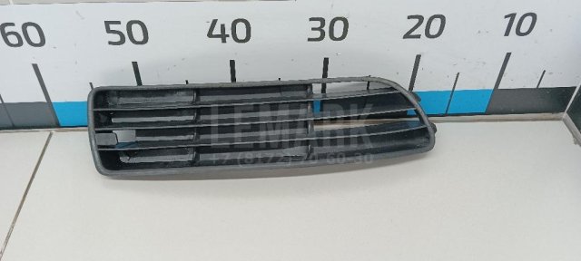 Решетка в бампер правая