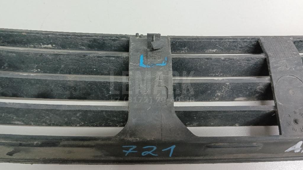 Решетка в бампер центральная для  Audi A4 [B8] Allroad 2009-2015