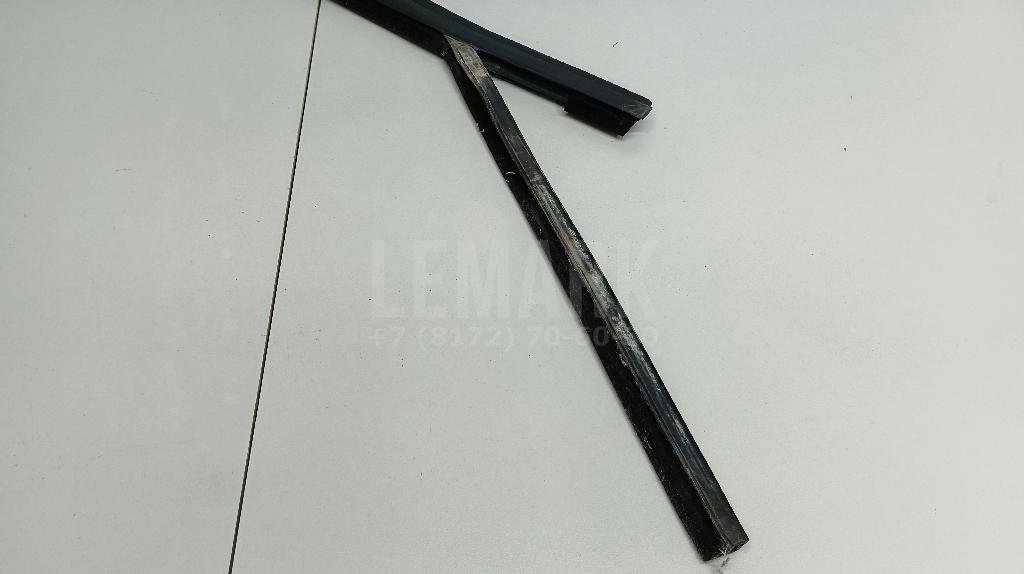 Уплотнитель стекла двери