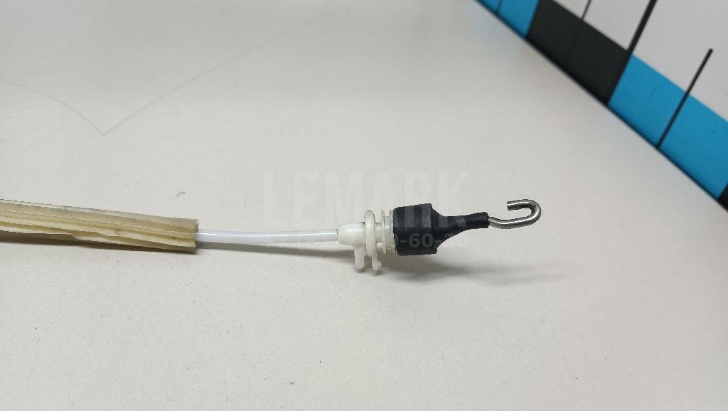 Трос открывания передней двери