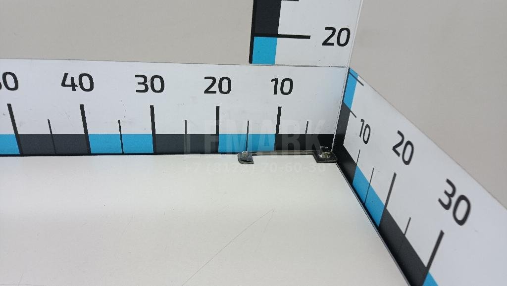 Накладка ручки с замком правой двери