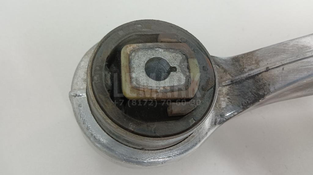 Рычаг передний нижний правый задний