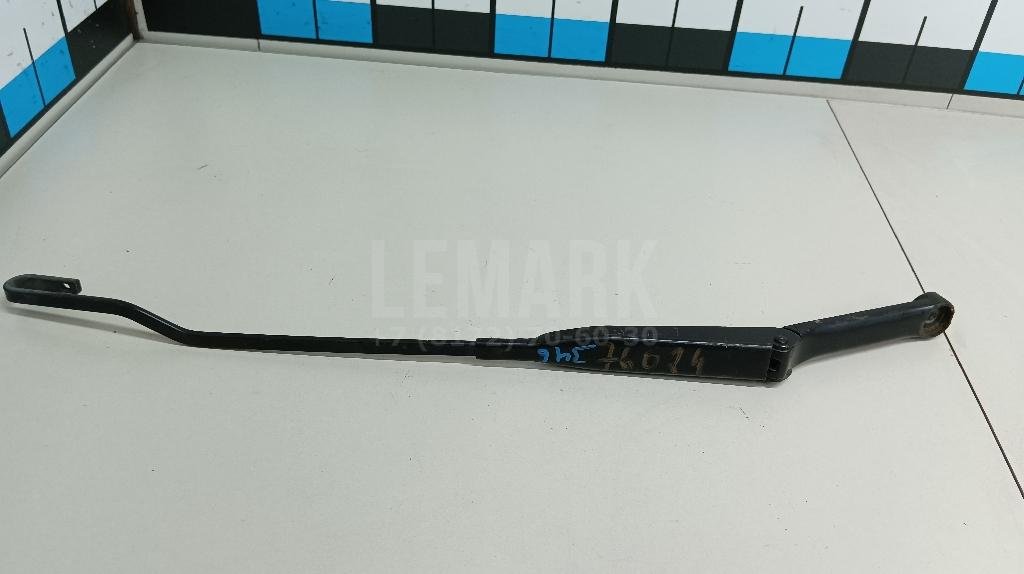 Поводок стеклоочистителя передний левый