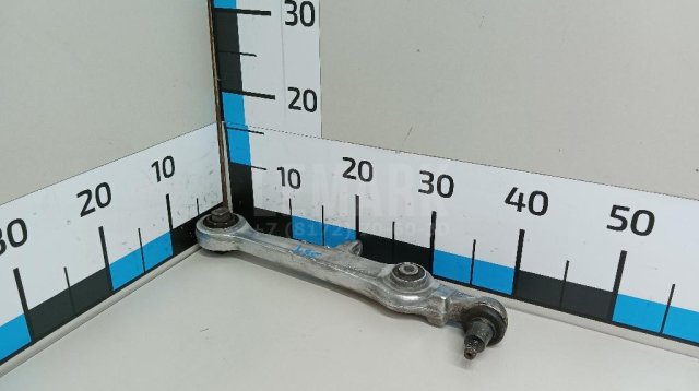 Рычаг передний нижний