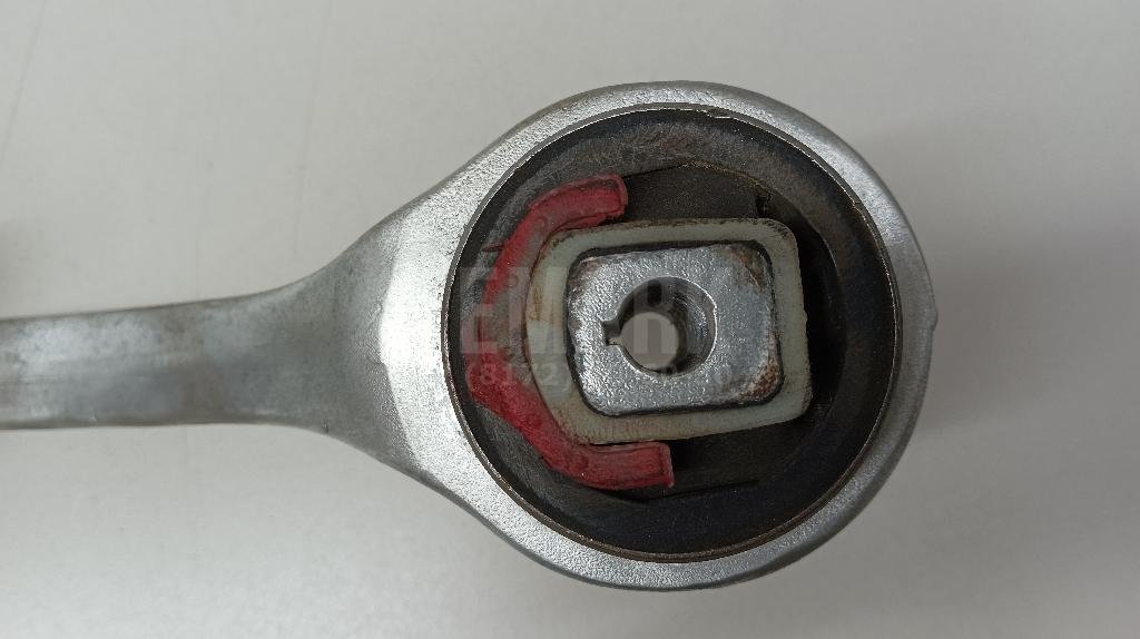 Рычаг передний нижний правый задний