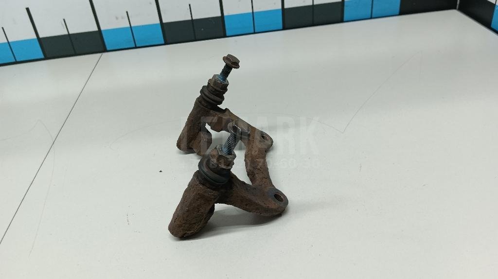 Скоба суппорта заднего