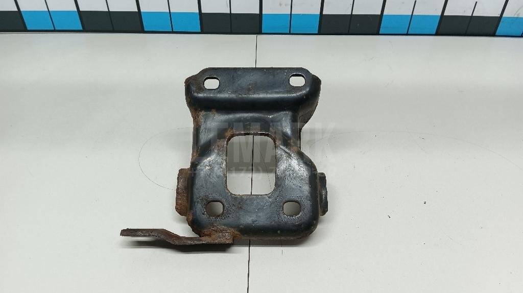 Кронштейн задней балки
