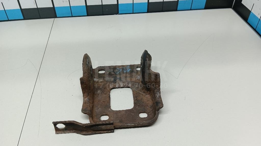 Кронштейн задней балки