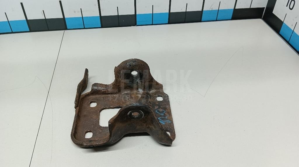 Кронштейн задней балки