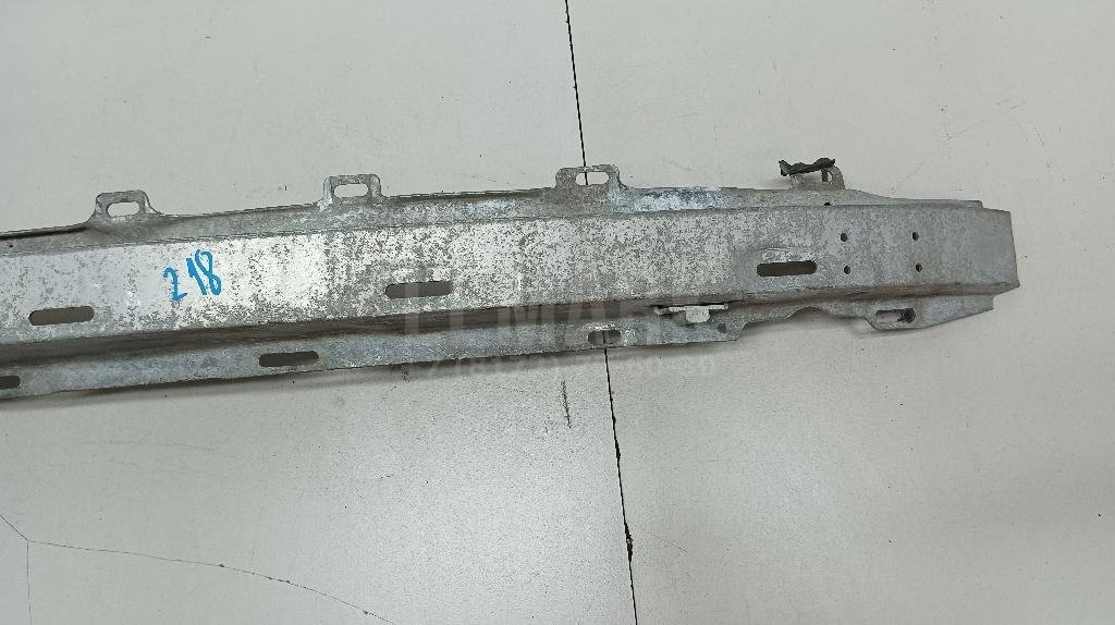 Усилитель переднего бампера для  Audi A3 [8V] 2013-2020