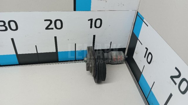 Ролик руч.ремня с кронштейном