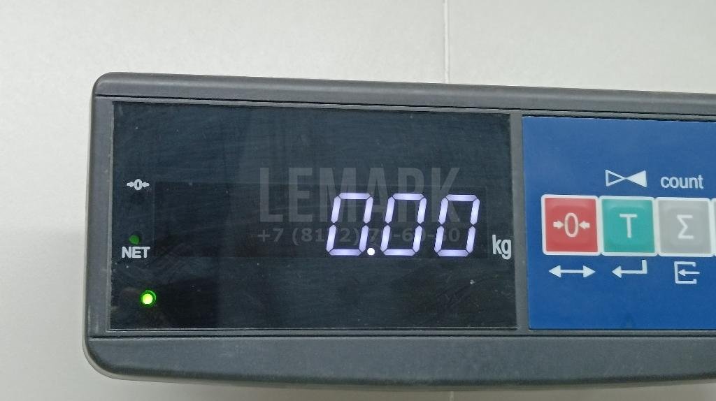 Эмблема на крышку багажника