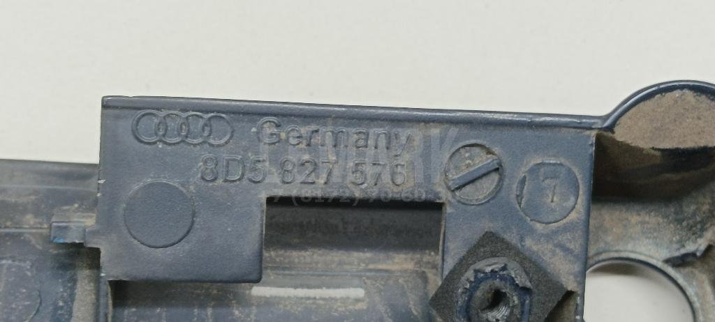 Накладка крышки багажника