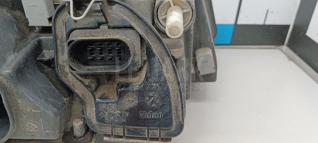 Фара левая для  Audi A4 [B6] 2000-2004